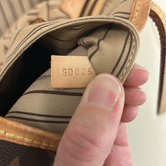 Well-cared-for Louis Vuitton Neverfull GM - Picture 15 of 15
